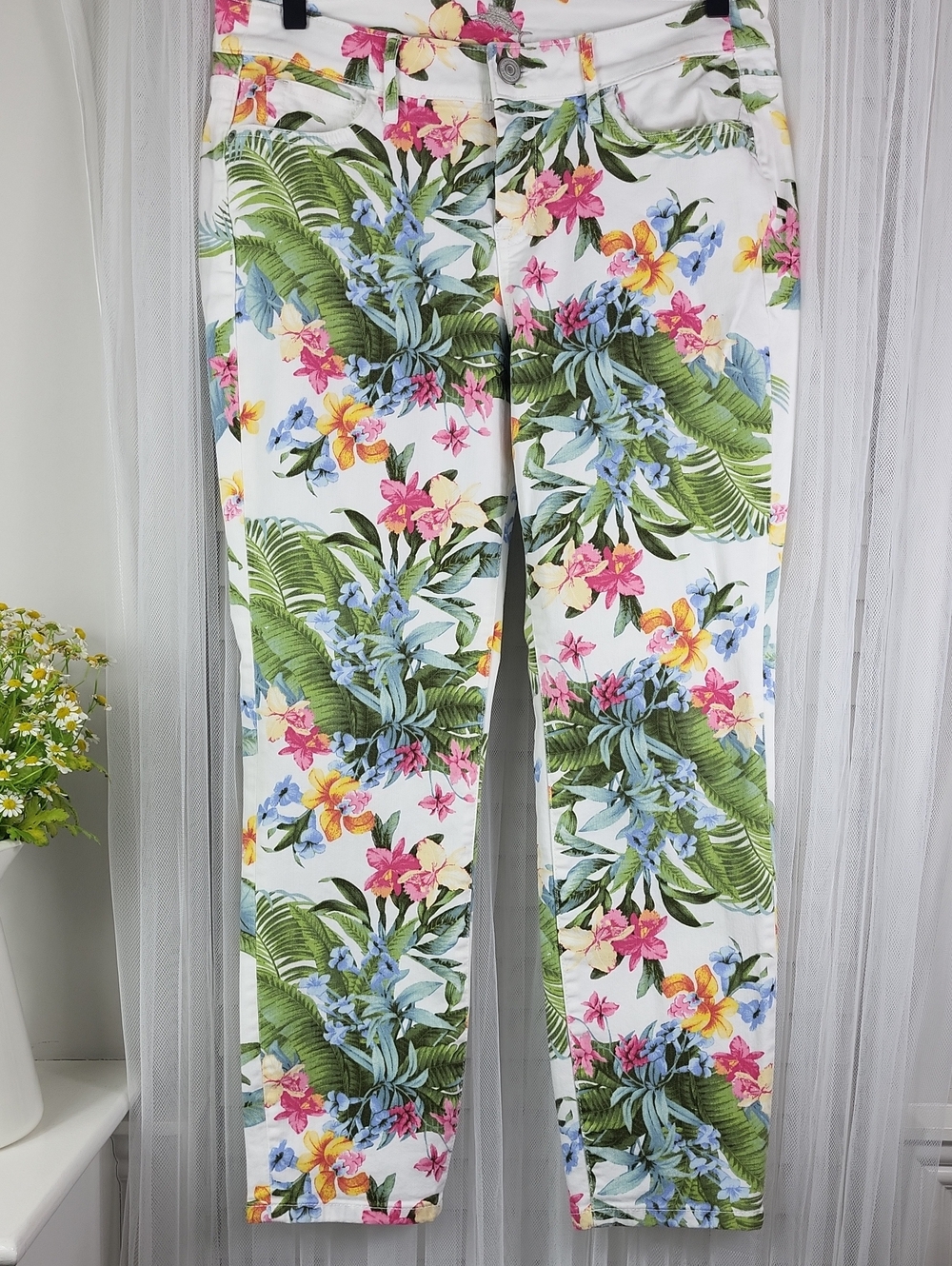 Tommy Bahama Tropical Floral Print Skinny Ankle Denim pants. Size 30/28